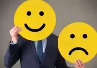 抑郁不是懶，不是脆弱，也不是“想太多”，而是我們身上那副看世界的“眼鏡”出了點問題。運動固然好，社交也有用，但如果認知方式不變，那就像在爛泥里打水漂，起不了波。

真正的解藥，是學會換個腦袋想事兒。不是靠著咬牙堅持，而是用新的認知方式，重新理解這個世界，理解自己。一念起，天地寬；一念滅，心自安。配圖