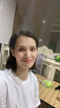 情感咨询

在男女交往中，自我价值闭环和尊重差异是关系长久稳固的关键，而不是条件登对或过度依赖对方。

1. 保持自我：每个人都应该保持自己的个性和独立性，不需要为了对方而改变自己。

2. 尊重差异：双方应该尊重彼此的差异，理解和接受对方的独特性。

3. 自我价值闭环：自我价值闭环的人能够独立照亮自己，再用余力温暖对方，而不是过度依赖对方。配图