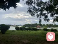 允许自己偶尔断电，休息不是浪费时间，是给心灵充电。配图