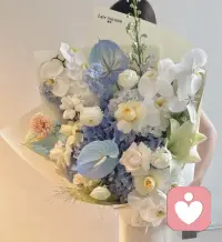??一個人要想走得長遠(yuǎn)，一定要先走得穩(wěn)。 

所謂穩(wěn)，就是當(dāng)你面對外部世界的動蕩，惡劣的境遇，還能情緒穩(wěn)定，睡眠好，不焦慮。

人人都有至暗時刻，但并非所有人都能獨自穿過暴風(fēng)雨。

很多人狀態(tài)時好時壞，情緒容易起伏，都是因為缺少了內(nèi)核的穩(wěn)定！配圖