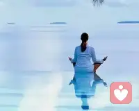 ??有一句詩這么說： 慧根多則脾氣柔，障門開則嗔念起。


真正的平和不是脾氣好，而是頭腦好。將軍有劍，不斬草蠅。

生活總在試探著我們，讓我們很容易入他人的局，被別人操控。

從日常穿搭到擇校擇業(yè)、選擇人生伴侶等重大抉擇，外界意見向來眾說紛紜。一旦你稍有松懈、陷入困惑，就容易陷入羊群效應(yīng)中迷失方向，根本無從判斷哪條路才是對(duì)的。

人總得堅(jiān)定地走自己認(rèn)準(zhǔn)的路。別掉進(jìn)搖擺不定的陷阱里，把心態(tài)穩(wěn)住。

如《大學(xué)》所說，“ 知止而后有定，定而后能安，安而后能慮，慮而后能得。 ”

祝福我們，都能慈悲又精進(jìn)！配圖