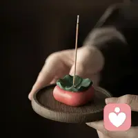 真正的亲密不是无话不谈，互相懂得尊重和界限，才能收获长久的关系！

走过半生，回首过往，年华如水，从指缝间滑落。人生至此，方知真正的亲密，不是日日言欢，不是事事坦陈，而是守得住沉默，也容得下距离。

曾以为彼此无话不谈，是情谊最深的模样，恨不得所有秘密都拢在篱笆院里，把脆弱与琐碎全数倾倒，却不知，亲密太满，也是种负累。

如水盛满杯，终难安放波澜！配图
