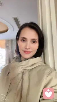 💕对抗抑郁，不是忽视痛苦，而是承认它的存在；不是等待救援，而是主动伸出双手；不是追求瞬间的快乐，而是重拾生活的勇气。

每次早睡，都是对身体的修复；每一次倾诉，都是对情绪的疏导；每一次微小的行动，都是对生命的负责。

请记住，你并不孤单。

无数人都曾在这条路上挣扎、跌倒，然后又重新站起！❤️一肖萧配图