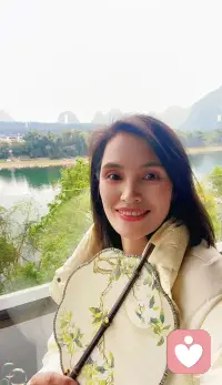 听到一个非常触动我心的一句话，网友说这句话能救命：

这是鲁豫对话张春节目中的：
你可以再忍一忍，再活一活，
如果你活着太难了，
你可以先瞎活一活。

你就当死了一样的活，
你只要不做什么，你就不会死。
你就会活。

你就这样，自然地，胡乱地瞎活。

活到终有一天，终有一天你醒来了，觉得人生还是值得一过的。配图