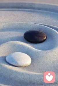 一个人真正的觉醒是对所有关系的绝望。

当你见过人性的黑暗，遭遇过信任的崩塌，体验过孤立无援的滋味，

你就会明白。

人生的本质就是一个人活着。

血脉亲人也好，灵魂伴侣也罢，没有人会跟你感同身受。如果你总是把希望投射到别人的身上，过分的依赖别人当分别来临 你的整个精神世界就会崩塌。

这个世界上人走茶凉是常态 物是人非是必然。
没有人能承担你无限的期待。不要高估感情不要低估人性！配图