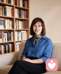 愿意主动寻找心理咨询师帮助的人，其实都是内心勇敢的人。

他们没有逃避内心的痛苦，没有假装一切安好，而是愿意直面情绪、直面困惑，愿意为自己的心灵负责。

承认自己需要支持，不是软弱，而是清醒与勇气。

他们愿意放下逞强，走进咨询，去梳理情绪、疗愈创伤、改善关系。

正是这份不放弃自己的勇气，让他们有机会走出内耗，慢慢找回平静与力量。敢于求助，本身就是一种了不起的成长！配图