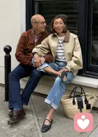 Gym Tan在《Vogue》的采访中说过一句话： 

“青春与年龄无关，与容貌也无关。青春是一种能量。”

无论此刻的你正处于人生的哪个阶段，请不要让“年龄”成为你的枷锁，让“容貌”成为你的焦虑。

人生最坏的结果，无非是大器晚成，或者没成。
只要还没到达终点，你就永远有机会活成自己喜欢的模样儿。配图