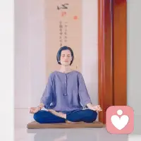 长期高压易陷思维反刍、情绪内耗，正念是落地的身心调节方式。

觉察呼吸锚定当下，剥离对过往懊悔与未来预判的杂念，不评判涌来的焦虑思绪，只做客观观察者。

借短时正念练习激活副交感神经，放缓交感亢奋带来的心慌紧绷，逐步拆分紧绷的精神内耗。

接纳情绪存在而非强行对抗，在一呼一吸间重建身心联结，循序渐进降低焦虑阈值，让紧绷的情绪慢慢回归平稳。


我在这里陪着你。配图