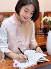 生活不是为了赶路，而是为了感受路。

慢品人间烟火色，用心去捕捉生活的美好瞬间，便是生活最好的模样。

有时候，生活中的小确幸藏在一杯冒着热气的咖啡里，藏在一本喜欢的书里

藏在一场不期而遇的日落里，
藏在一片花花草草中，用心去发现，处处都是美好。配图