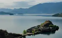人生如旅途，风景无限，不要只盯着远方的目标，也要懂得欣赏沿途的风景。