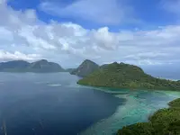 肖申克的救贖中安迪有段臺詞:每個人都是自己的上帝，如果你都放棄自己了還有誰會救你。懦怯囚禁人的靈魂，希望可以令你感受自由。這個世界上可以穿透一切高墻的東西就在我們的內(nèi)心深處，那就是希望，希望是美好的事物，也許是世上最美好的事物，美好的事物永不消逝。強者自救，圣者渡人。配圖