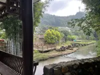 淚失禁體質—

淚失禁體質的人在與人起沖突或者爭論的時候，眼淚常常控制不住地往下流，感覺被誤解了，非常委屈，越解釋越心酸。

原因：從小不被父母理解，不被看見，長大后委屈總會不經意間跑出來，如洪水缺堤般止不住。配圖