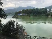 總是悲觀厭世——
總是很悲觀厭世，經常覺得人生沒有什么意思。遇到困難的時候，總是會聯想到最壞的結果，很容易悲觀，很難走出來。
原因：從小被主要養育人諷刺、貶低，根本看不到自己的好，也就不相信人生的美好。配圖