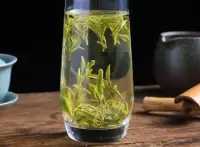 一塵不染不是沒有塵埃
而是塵埃任它飛揚
我自做我的陽光配圖