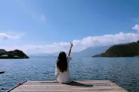 摧毀你的，往往不是現實的困難，而是心理的石頭。
當我們學會告別恐懼，果敢行動，才能完成人生的華麗蛻變，擁抱全新的自我。
不妨仔細傾聽那些“我不能”“我不會”“我不想”，然后試著把它們換成“我可以”“我想要”“我愿意”。
要知道，即使只有5%的改變，那也意味著你已經勇敢地開啟了新的征程。配圖