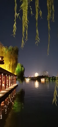 愛自己的三個方式：1、我很滿意我自己，一直滿意到我去，你不滿意我，你比我先去；2、別人說的話不就是空氣，放pi也是空氣，現在滿大街都在放pi的人，你在意個pi；3、誰阻止我探索世界阻止我成為自己讓我不舒服，就一定是錯的，對也是錯的。配圖