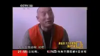 有較重的精神障礙、經(jīng)濟(jì)條件目前不行、做心理咨詢想省錢的人，我不建議直接自己學(xué)心理咨詢，因?yàn)楹芸赡軐W(xué)不好，武志紅和完顏慧德北大科班心理學(xué)出身的文憑，學(xué)了這么多，學(xué)習(xí)環(huán)境足夠好，現(xiàn)在自己都不怎么笑的。

想省錢的人可以通過(guò)看咨詢師發(fā)的主要原創(chuàng)作品對(duì)比找符合自己經(jīng)濟(jì)條件的心理咨詢師，然后實(shí)際找這個(gè)心理咨詢師做包含心理治療（重點(diǎn)）的咨詢起碼一、兩個(gè)小時(shí)，感受治療效果，不行再換下一個(gè)。

找到好的心理咨詢師以后，告之他自己經(jīng)濟(jì)條件目前不行，讓他教自己該怎么自學(xué)，有條件的話，就是多給這個(gè)心理咨詢師錢，讓他教自己方法。

很多（可能是全部）學(xué)校科班出身的心理咨詢師，是因?yàn)樽约涸彝サ男睦韯?chuàng)傷或者有先天的精神障礙（如自閉癥）的原因，為了省錢都的心理咨詢相關(guān)的專業(yè)，但是結(jié)果可能會(huì)像我剛才說(shuō)的武志紅、完顏慧德的結(jié)果，而不如先用本文上面寫的方法。

想做心理咨詢的人在經(jīng)濟(jì)積累上也可以在平時(shí)的活動(dòng)范圍附近打工、通過(guò)社會(huì)低保的方式獲取收入。配圖