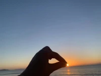 人生不如意之事十之八九，每個人都有負重前行的經(jīng)歷，已經(jīng)走過了黑夜，就堅信一定會迎來黎明。配圖