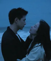 我知道你很不容易，也談不上感同身受。但我想告訴你:每個人都有厭倦自己和生活的時刻，原因可大可小，但痛苦的重量卻是一樣的。希望你愿意把我當成一面鏡子，重新認識一下你自己。配圖
