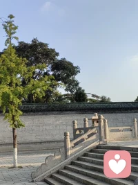 内在与外在不统一，与意识和潜意识是正相关的。一位来访者，他对待自己的男朋友外显是纠缠痛恨，但是内在却是舍不得感。这种冲突的背后就是很多原因造成。因此请不要轻易定义别人是不是渣男，而是当事人心中他是不是渣男。配图