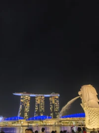 婚姻中的隐藏虐待之男性
假如男孩过早体验到妈妈婚姻中的痛苦，如家暴，婚姻不幸福，妈妈会情感捆绑给儿子，成为妈妈小棉袄的时候，儿子会卷入成人世界共情妈妈。
与女友在一起，外显是温暖而舒适而引发女友的开心，一旦结婚他会厌倦这种持续温暖女性的角色而冷淡女方，甚至讨厌自己的情感而变得薄情寡义。
他，内心还是一个脆弱的孩子。