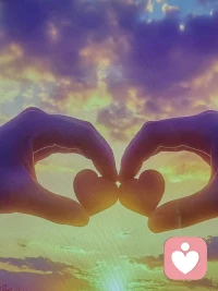 女人最有力量的时候：
遇到真爱，勇敢付出；遇到不堪的情感，果断离开。
这里包含着对自己的尊重和自己面对生活的勇气。