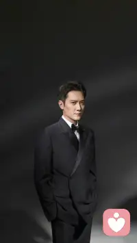 一位来访者的内心世界扮演的好人与混蛋，在欲望两边摇摆不定。
另外一位来访者被他脑海中母亲的要求所困扰，觉得自己彻底消失，但仍然绝望的要完成一场精彩绝伦的表演。
他们内心的问题都是有强烈的羞耻。配图