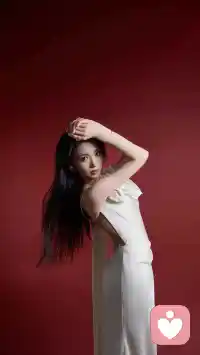 分析2：
我们对亲密关系的参考人通常是以自己的方父母为标准，他们的婚姻幸福直接影响到我们对未来婚姻的向往。案例当中鲜花对父母的婚姻的感受是差评。他没有活出伴侣应该的样子。配图