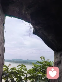 婚外情原因之一是在表达对异性父母不满，也是感觉对自己的配偶不满，更是对婚姻缺失的那个部分的补充。