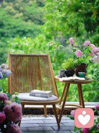 我們的生活中不外乎三件事。一件是自己的事，就是自己能安排的事；一件是別人的事，就是別人主導(dǎo)的事情；一件是老天爺?shù)氖拢褪俏覀兡芰Ψ秶酝獾氖虑椤Ｈ说臒劳鶃?lái)自于：忘了自己的事，愛管別人的事，擔(dān)心老天爺?shù)氖隆Ｒp松自在不難，只要，管好自己的事，少管別人的事，不操心老天爺?shù)氖隆Ｅ鋱D