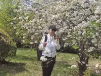 調節親子關系，它是一個非常有使命感，非常巨大的具有未來價值的一件事情。
這件事情是我發自肺腑地認為，我們是在幫助每個家庭培養幸福的孩子，也在幫助每個父母，成為一個不斷成長的個體。
我們要成為新時代的“新父母”，一定要丟掉舊的觀念和、思想、教育，去了解什么是積極養育。配圖
