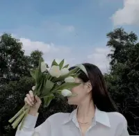 不是所有的魚都生活在同一片海里，人各有不同，無論遇到什么樣的人都不稀奇。無論活成什么樣子，都會有人說三道四，這個世界我們只來一次，看喜歡的風景，做喜歡的事，你不一定非要活成玫瑰，你愿意的話做茉莉做雛菊，做向日葵，做無名小花，做千千萬萬。配圖
