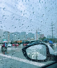 有人困在雨中，有人在雨中賞雨！配圖