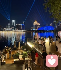 城市外滩的新发现，慢生活的周五夜晚，
耳边的民谣，路过小摩托车咖啡，调性的小店~
愿所有的朋友周末快乐🙂