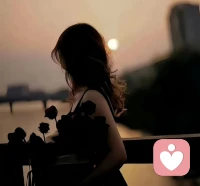 张爱玲说：“我们都是寂寞惯了的人。”
可有些人把寂寞过成了毒药，有些人却把它酿成了酒。
区别在于你敢不敢直面自己。
独处是一场修行，没人打扰的时候，
我们才有机会听听自己心里到底在想什么。