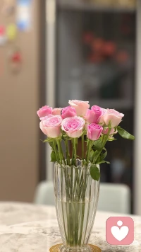 ”
• 明明希望对方陪伴，讲出口的却是：“你忙你的”
• 渴望对方关心自己，却又故意表现得毫不在意，然后偷偷观察：“如果Ta真的在乎我，Ta应该会发现。”
 
▫️在心理学中，这种关系模式并不是简单的矫情、作，或者不善沟通，它更像是一种隐性的情感测试：
不直接表达自己的需求，而是通过「隐藏-暗示-观察回应」的方式，确认自己在关系中的重要性
 
只是很多时候，这场测试带来的并不是被理解的满足，而是积累的失望和误解…