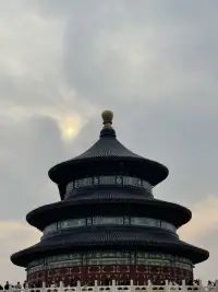 [太陽]清晨的陽光灑在臉上，帶來了新的希望和機會。早安，愿你擁有一個美好的一天，用積極的心態去面對生活中的每一個瞬間，你會發現，世界因你而更加美好。配圖