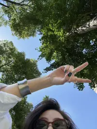 道友，我们这一生，所走之路，所径之事，所遇之人和所留之遗憾，都是冥冥之中早已注定好的，对错不由心，聚散不由人，所以啊不必难过，山水一程人各有命。