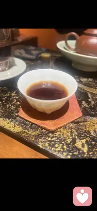 我们每个人就像刚出锅的热气腾腾的发糕，虽然掰开来看，里面有很多小洞洞，里面可能是我们的小创伤、不足、遗憾、痛苦等等。但是，它不影响我们好吃啊！而且这些小洞洞，我们也不会去填满它，我们带着小窟窿还热气腾腾地生活，就已经足够好，足够值得被爱了。☀️🌤️🌦️🌧️🌩️🌨️❄️☃️🌊🌱🍃🌿🍀🌴🌲🌳🌷🌸🌼🌻🌺🌹🍁🍂🌾🌊🍎🍏🍐🍊🍋🍌🍇🍓🫐🍈🍒🍑🥭🍍🥝🍅🥑🫛🥦🥦🥬🍆🍅🥒🌶️🫑🌽🥕🫒🧄🧅🥔🫜🍠🫚🥐🥯🍞🥖🧀🍳🥚🥞🥩🍔🍟🍕🌭🌮🥙🥪🧆🥗🫔🥘🫕🥫🍝🍜🍲🍛🍱🍯🍭🧁☕️🍾🍻🍹⛹️‍♀️⛹🏻🏌🏼‍♀️🏇🧘‍♀️🏊‍♀️🚣‍♀️🚵‍♀️🚴‍♂️🎨🎬🎼🎹🎤🎳🎻🪉🎮🧩🚗🚅🚖🛬✈️🚁🛳️🚢配图