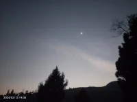 在無盡的黑夜里放松自己，放縱自己，活成自己…配圖