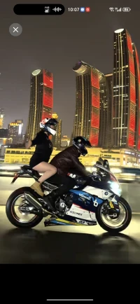 南风效应——温暖胜于严寒
是指南风徐徐吹动的“柔”比北风凛冽刺骨的“刚”效果更佳。在人际交往中，温和的沟通方式可以让人心理舒适，而“冰冷”的沟通方式则会让人反感。
所以，爱人者，人恒爱之；敬人者，人恒敬之。设身处地尊重、关心和信任他人，为他人的快乐感、幸福感和愉悦感着想，就会收获事半功倍的效果。
04配图
