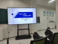 人生有些路，選擇了就不能回頭。在生命的征途中，要想實現人生理想，我們既要學會直行，瞄準目標一往無前，又要學會拐彎，審時度勢調整路線。尤其是在山窮水盡之時，要告訴自己，不是路走到了盡頭，而是我們該轉彎了！配圖
