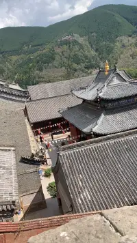 雞蛋從外打破是食物，從內(nèi)打破是生命，人生從外打破是壓力，從內(nèi)打破是成長(zhǎng)，如果你等待著別人從外打破你，那么你注定成為別人的食物，如果你自己從內(nèi)打破，那么你會(huì)發(fā)現(xiàn)自己的成長(zhǎng)相當(dāng)于一種重生，一個(gè)人想要改變自己的命運(yùn)，靠的不是別人而是自己，生命的真諦就是做自己的擺渡人。配圖