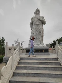 昨天的年輕，是年齡，
今天的年輕，是心態，
明天的年輕，是健康與快樂，
歲月不老快樂不分年齡，
愿你一直被愛，童心恣意，盡情可愛
六一快樂。??配圖