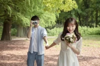 如果一段愛情、婚姻，只由一個人在主導和掌控，這樣關系中的另一人就失去了自由。而自由，正是我們在愛里最真實，也最難平衡的需求。配圖