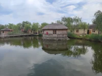 當你看清了一個人而不揭穿，你就懂得了格局的意義；當你討厭一個人而不翻臉，你就明白了釋然的重要性。活著，總有你看不慣的事，也總有你看不慣的人。配圖