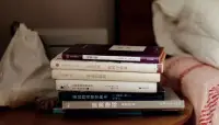心理學上有個詞叫“心流”，在做一件事的時候，你忘記了時間的流逝，忘記了自己的存在，興奮得像玩游戲的孩子，內心獲得巨大的成就感和滿足。這是一種高級又奢侈的心理體驗，但它離我們并不遙遠，我們每個人都有能力去創(chuàng)造這種體驗。配圖