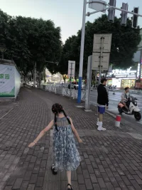 后來，這條路對我來說不再那么沉重配圖