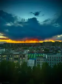 如果有一天 你不再頻繁地發(fā)微博和朋友圈 不再寫狀態(tài) 我猜那時候的你一定很幸福 因為想說話的人都在身邊配圖