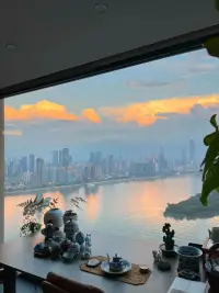 通常當我們發(fā)完脾氣之后，有兩種情況：

⊙?向內(nèi)攻擊，事后內(nèi)疚、后悔，陷入自責的情緒當中；
⊙?向外攻擊，覺得自己沒錯，都是對方的錯，不斷指責、批評，死死揪住對方不放。

但不管是哪一種，都會對彼此造成極大的傷害和痛苦。配圖